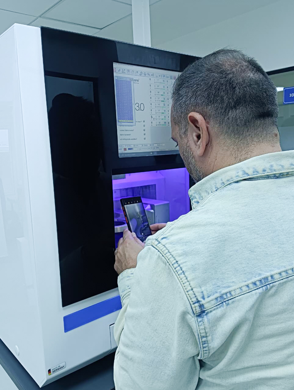 CIM System – MillBox Training2 At Dantech Dental Lab, our commitment to innovation continues to drive advancements in digital dentistry. On October 27 & 28, 2025, our team successfully completed the CIM System – Mill Box Training, marking a significant milestone in our digital transformation journey.